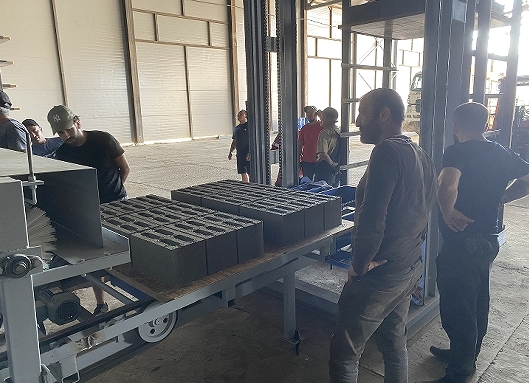 UNIK-ek hormigoizko blokeak egiteko makina linea guztiz automatikoa abiarazten du Errusiako Ekialde Urrunean