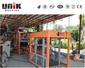 Bloke hutsak adreilua egiteko makina